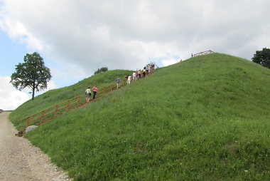 Tytuvėnų piliakalnis