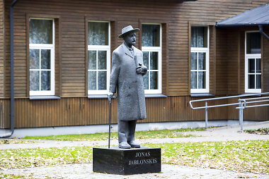 „Nematoma kultūros pusė“