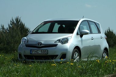 „Toyota Verso–S“