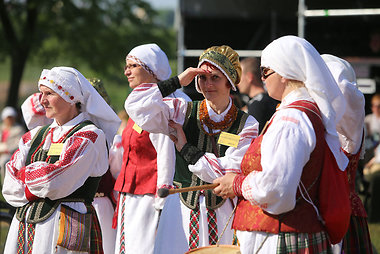 Istoriniai lietuvių drabužiai