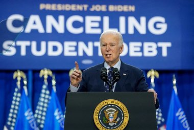 Joe Bidenas traukiasi iš JAV prezidento rinkimų