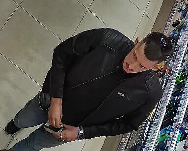 Kauno apskrities policijos nuotr./Vagystės iš Kauno parduotuvės tyrime ieškomas vyras