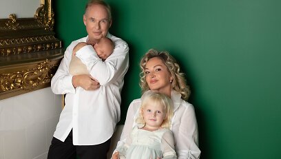 Grupės OMD įkūrėjas Paulas Humphrey su lietuve žmona Rūta &ndash; apie klastingą ligą, surogatinę motinystę ir du mažylius