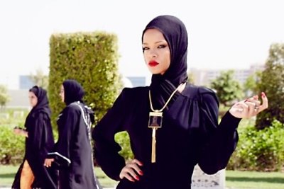 Abu Dabyje Rihannai neleista užeiti į Didžiąją mečetę