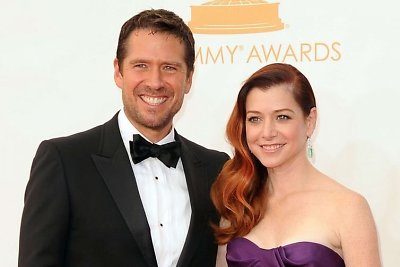 „Amerikietiško pyrago“ žvaigždė Alyson Hannigan su vyru Alexiu Denisofu švęsdama 10-ąsias vedybų metines atnaujino santuokos įžadus