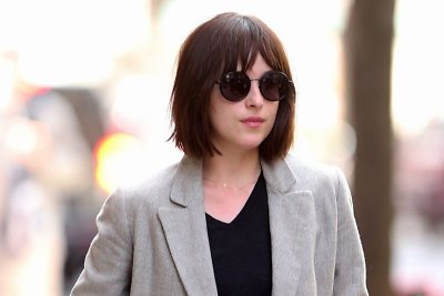 „Penkiasdešimties pilkų atspalvių“ žvaigždė Dakota Johnson nusikirpo plaukus trumpai