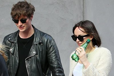 Filmo „Penkiasdešimt pilkų atspalvių“ žvaigždė Dakota Johnson susitaikė su vaikinu