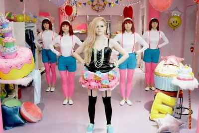 Avril Lavigne dainos „Hello Kitty“ vaizdo klipe