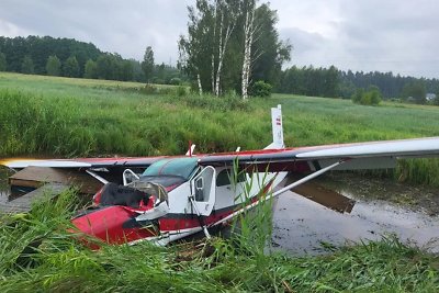 Latvijoje avariniu būdu leidosi lėktuvas: sužeistas lietuvis