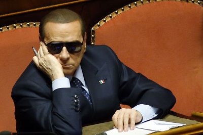 Silvio Berlusconi nustojo mokėti tūkstančius eurų jo vakarėliuose dalyvavusiems modeliams