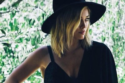 Įvertinkite: Hilary Duff pristato anksčiau laiko į internetą nutekėjusį singlą „All About You“