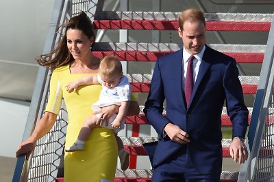 Princas Williamas ir Kembridžo hercogienė Catherine su sūnumi princu George'u