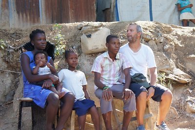 Giedrius Savickas su haitiečiais