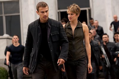 Theo Jamesas ir Shailene Woodley filme „Insurgentė“ 