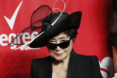 Johno Lennono našlei Yoko Ono prireikė skubios medikų pagalbos