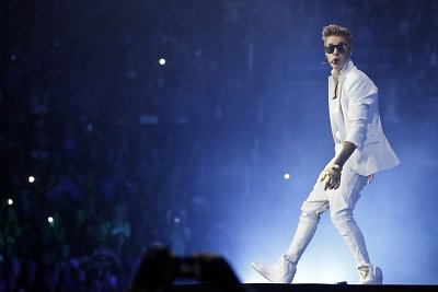 Justinas Bieberis serenadą savo močiutei sudainavo visiškai nuogas