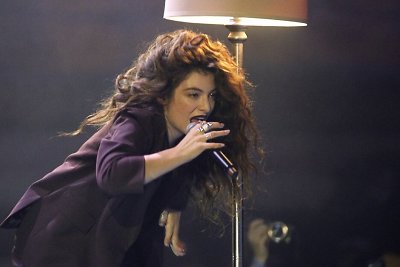 Dainininkė Lorde išrinkta karščiausia jaunąja garsenybe