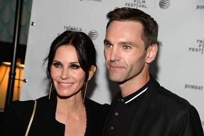 „Draugų“ žvaigždė Courteney Cox planuoja du savo vestuvių pobūvius