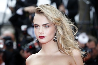 Cara Delevingne pirmąkart atvirai prabilo apie romaną su atlikėja St.Vincent