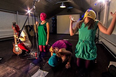 „Nepatogus Kinas“: išankstiniame filmo apie grupę „Pussy Riot“ seanse skambės pankiška malda ir baltarusiškas rokas
