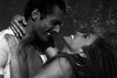 Jennifer Lopez ir Davidas Gandy dainos „First Love“ vaizdo klipe