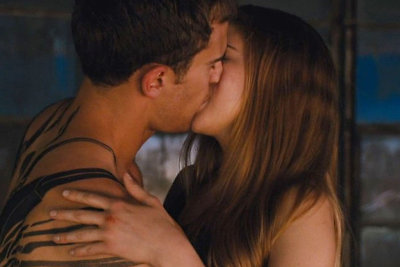 Shailene Woodley ir Theo Jamesas filme „Divergentė“