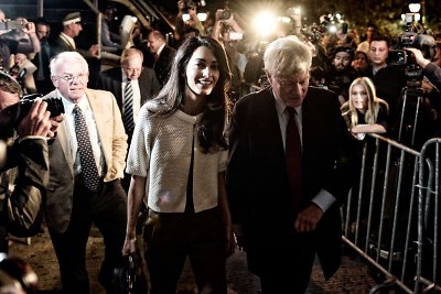 Amal Clooney ir jos šefas Geoffrey Robertsonas Atėnuose