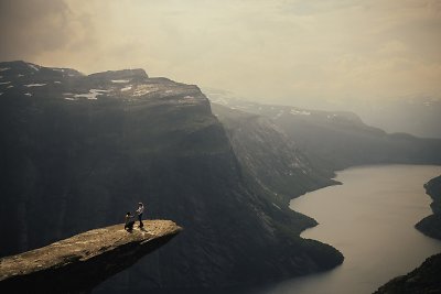 Haraldas Sixas savo merginai Hannai pasipiršo ant įspūdingiausios uolos Norvegijoje