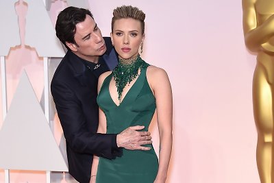 Scarlett Johansson ir Johnas Travolta