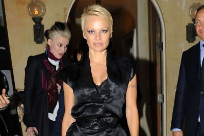 46-erių Pamela Anderson visiškai nuoga pozavo prancūzų žurnalui