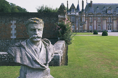 Guy de Maupassant’o biustas prie Miromesnil pilies, kurioje prabėgo vaikystė / Getty nuotrauka