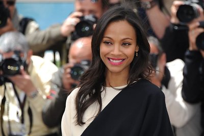 „Įsikūnijimo“ žvaigždė Zoe Saldana tapo kosmetikos „L'Oréal Paris“ reklaminiu veidu