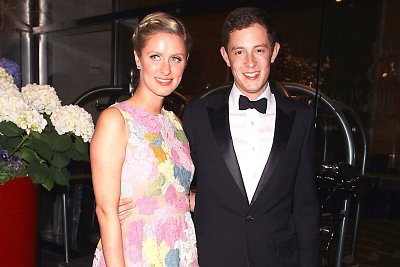 Viešbučių „Hilton“ paveldėtoja Nicky Hilton susižadėjo su bankininku Jamesu Rothschildu