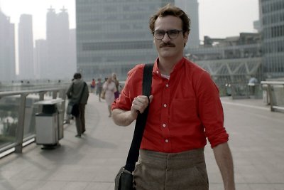 Spike‘o Jonze‘o filmas „Ji“ – manifestas vyriškų drabužių madai