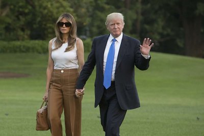 Melania Trump su sūnumi Barronu įsikėlė į Baltuosius rūmus