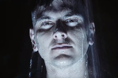 Rolandas Mackevičius per karantiną pristato naują kūrinį: šįkart – apie meilę vieni kitiems