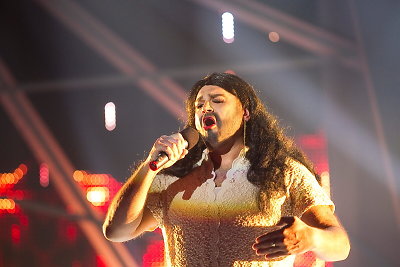 „Chorų karų“ finale uždainavo „Eurovizijos“ nugalėtojos Conchitos Wurst antrininkė