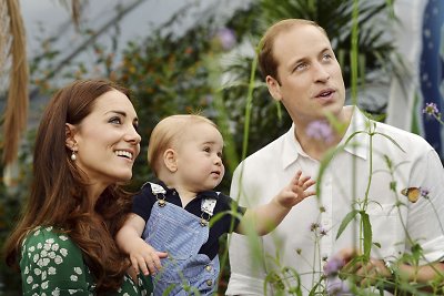 Princas Williamas ir Kembridžo hercogienė Catherine su sūnumu George'u