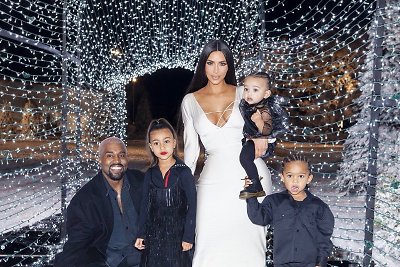 Kim Kardashian ir Kanye Westas su vaikais