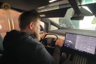 Ramzanas Kadyrovas su „Tesla Cybertruck“