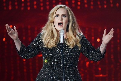 Adele atmetė 12 mln. svarų sterlingų vertės pasiūlymą iš „L'Oreal“