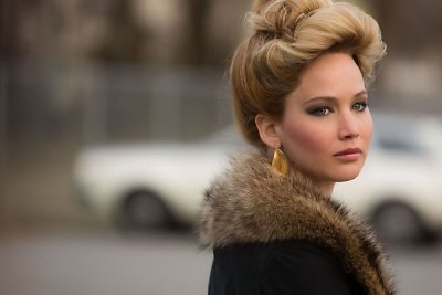 Jennifer Lawrence, Christianas Bale‘as ir kitos žvaigždės sukčiaus filme „Amerikietiška afera“