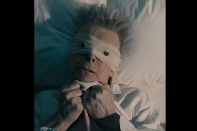 Davidas Bowie vaizdo klipe „Lazarus“