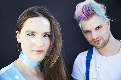 „Grammy“ apdovanojimui nominuotas duetas „Sofi Tukker“ koncertuos Lietuvoje