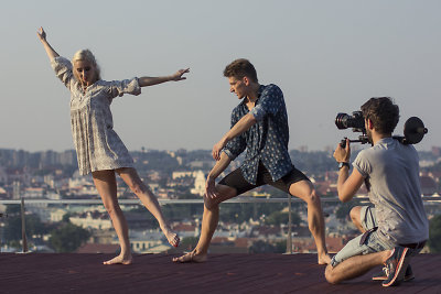 Tomas Legenzovas pristato pirmos savo solinės dainos „Padovanok man“ muzikinį klipą