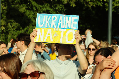 „Keliu vėliavą už Ukrainą NATO“ maratono dalyvių pasitikimas Lukiškių aikštėje