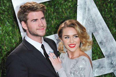 Liamas Hemsworthas ir Miley Cyrus (2012 m.)