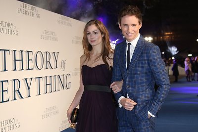 Filmo „Visko teorija“ žvaigždė Eddie Redmayne'as vedė savo išrinktąją