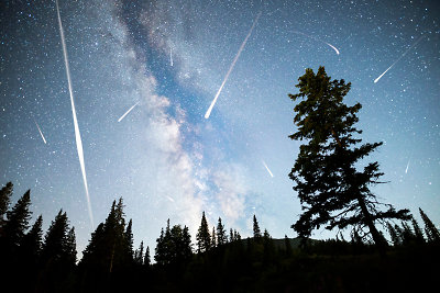 Nepraleiskite meteorų lietaus! Kviečia į pažintį su žvaigždynais, įsitaisius ant hamakų