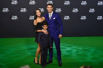 Cristiano Ronaldo su sūnumi ir drauge Georgina Rodriguez